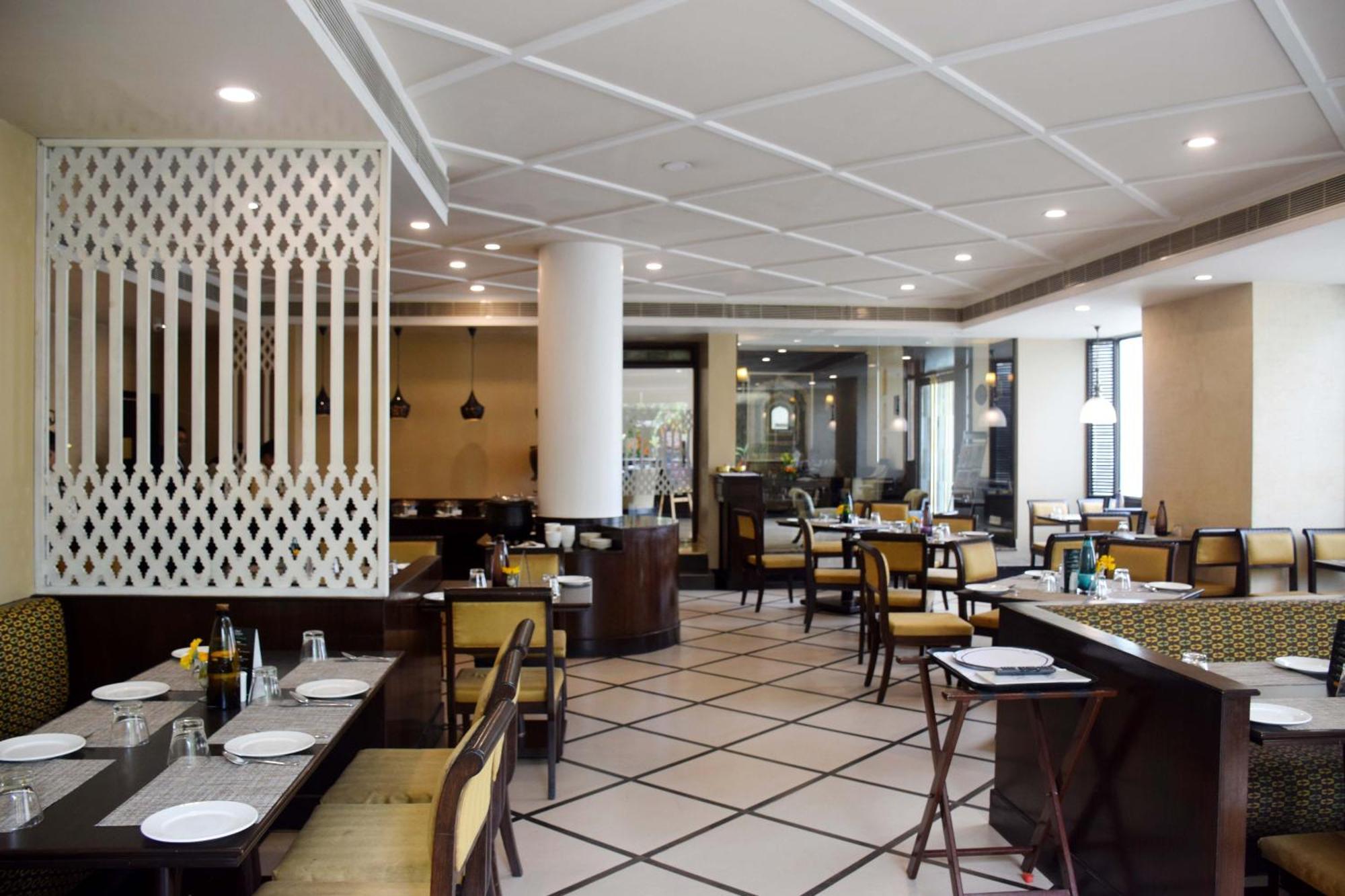 La Place Sarovar Portico Lucknow Exterior foto